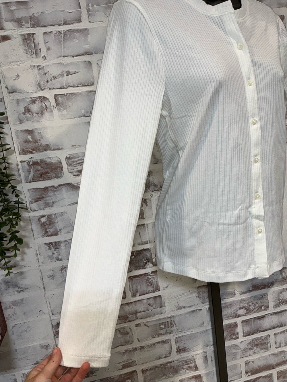 GAP White Ribbed Button-Front Top medium - Picture 3 of 7